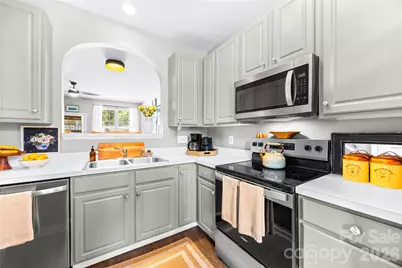 8456 Chaceview Court, Charlotte, NC 28269 - Photo 17