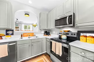 8456 Chaceview Ct, Charlotte, NC 28269 - Photo 17