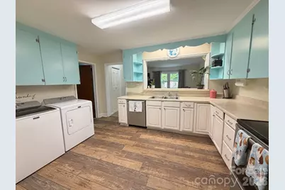 1327 Dresden Drive W, Charlotte, NC 28205 - Photo 7