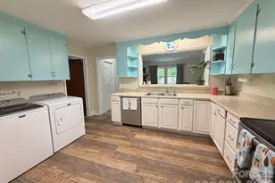 1327 Dresden Dr W, Charlotte, NC 28205 - Photo 7