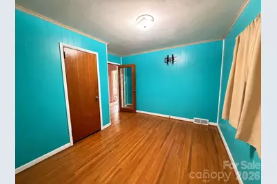 1327 Dresden Drive W, Charlotte, NC 28205 - Photo 13
