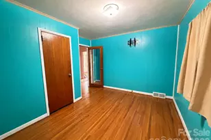 1327 Dresden Dr W, Charlotte, NC 28205 - Photo 13