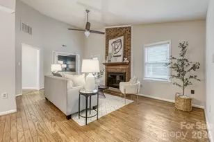 7333 Carrbridge Ln, Charlotte, NC 28226 - Photo 3