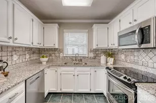 7333 Carrbridge Ln, Charlotte, NC 28226 - Photo 11