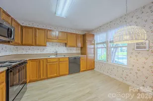 902 Woodlea Ct, Asheville, NC 28806 - Photo 15