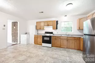 400 Hiawassee Ave, Black Mountain, NC 28711 - Photo 9