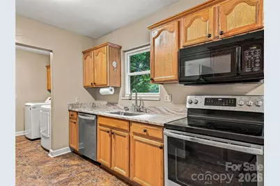320 Kendale Court, East Flat Rock, NC 28726 - Photo 9
