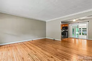 320 Kendale Ct, East Flat Rock, NC 28726 - Photo 5