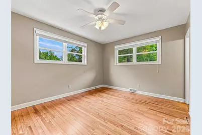 320 Kendale Court, East Flat Rock, NC 28726 - Photo 17
