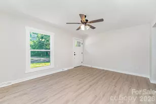 6557 Cove Creek Dr, Charlotte, NC 28215 - Photo 7