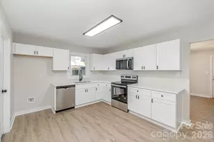 6557 Cove Creek Dr, Charlotte, NC 28215 - Photo 11