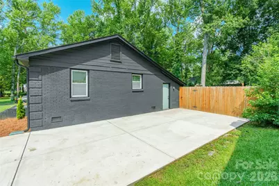 6557 Covecreek Drive, Charlotte, NC 28215 - Photo 3