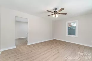 6557 Cove Creek Dr, Charlotte, NC 28215 - Photo 5