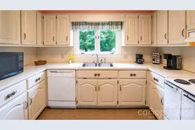 417 Stonecroft Drive SE, Lenoir, NC 28645 - Photo 13