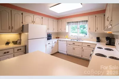 417 Stonecroft Drive SE, Lenoir, NC 28645 - Photo 11
