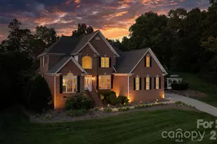 1025 N Shore Dr, Hickory, NC 28601 - Photo 9
