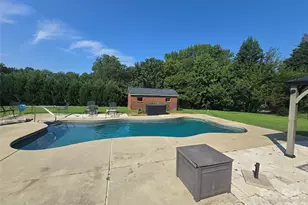 5914 Hanna Ct, Charlotte, NC 28212 - Photo 1