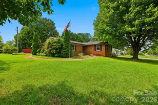 2111 24th St NE, Hickory, NC 28601 - Photo 11