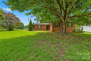 2111 24th St NE, Hickory, NC 28601 - Photo 15