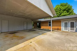 2111 24th St NE, Hickory, NC 28601 - Photo 7