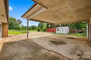 2111 24th St NE, Hickory, NC 28601 - Photo 9
