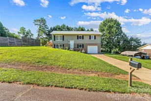 4405 Landing Ct, Hickory, NC 28602 - Photo 3