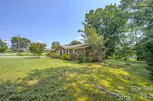 1169 Burkehurst Ave, Morganton, NC 28655 - Photo 3