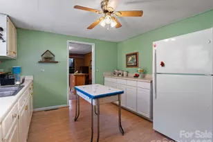 46 Trevor Ct, Clyde, NC 28721 - Photo 9