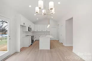 1107 Burke St, Monroe, NC 28110 - Photo 9