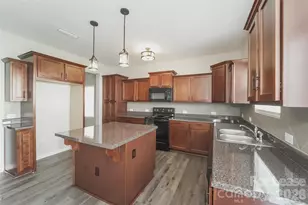1519 Loropetalum Rd, Charlotte, NC 28215 - Photo 5