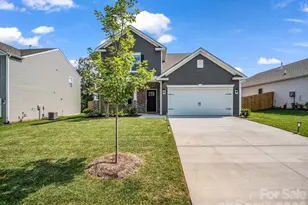 126 Ashelyn Pk Dr, Fletcher, NC 28732 - Photo 3