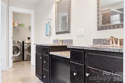 10008 Michael Crossing Drive, Charlotte, NC 28213 - Photo 7
