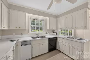 530 25th Ave NW, Hickory, NC 28601 - Photo 9