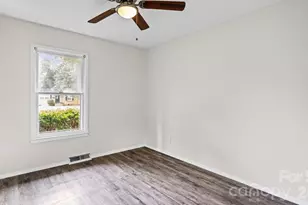 634 Kentbrook Dr, Charlotte, NC 28213 - Photo 9