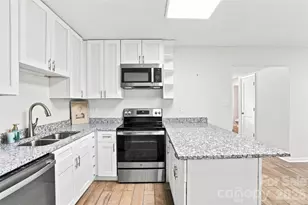 7403 Mystic Ln, Charlotte, NC 28227 - Photo 5