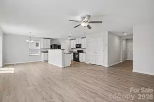 3915 Rosfield Dr, Charlotte, NC 28214 - Photo 5