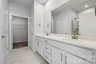 3021 Shaver Rdg Ln, Charlotte, NC 28215 - Photo 5
