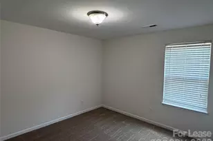4820 Lynn Lee Cir, Charlotte, NC 28269 - Photo 9