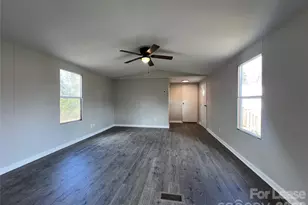 528 Oak Run Ct, Bessemer City, NC 28016 - Photo 3