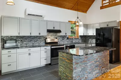 125 Hyacinth Drive, Clyde, NC 28721 - Photo 7
