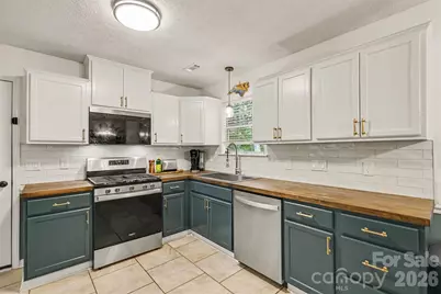 4228 Huntmeadow Drive, Charlotte, NC 28269 - Photo 11