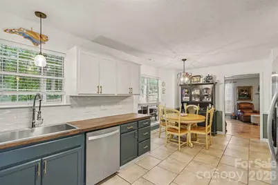 4228 Huntmeadow Drive, Charlotte, NC 28269 - Photo 9