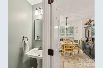 4228 Huntmeadow Drive, Charlotte, NC 28269 - Photo 15