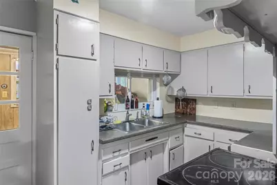 40 Sycamore Circle, Hendersonville, NC 28791 - Photo 7