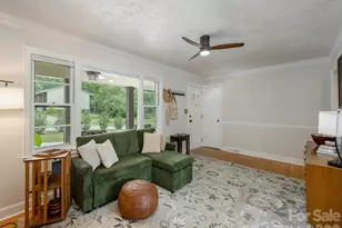 525 Carson Dr, Hendersonville, NC 28791 - Photo 9