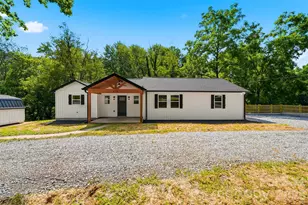 419 Rockyford St, Morganton, NC 28655 - Photo 3