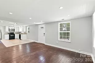 922 Ambassador St, Charlotte, NC 28208 - Photo 3