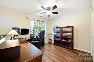 10631 Sleigh Bell Ln, Charlotte, NC 28216 - Photo 7