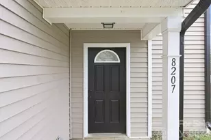 8207 Belmont Stables Dr, Charlotte, NC 28216 - Photo 5