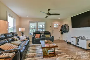 33 Ben Lippen Rd, Asheville, NC 28806 - Photo 3